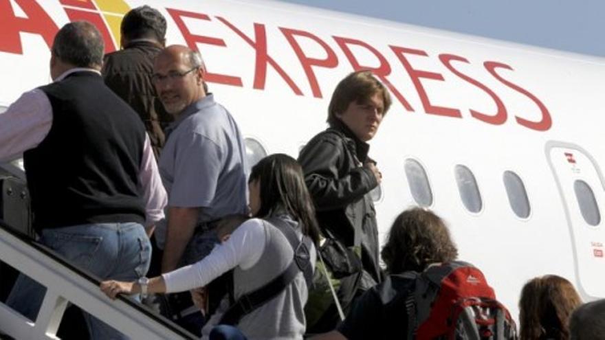 Iberia Express trasladó en 2023 a 1,6 millones de pasajeros a las islas, un 16% más