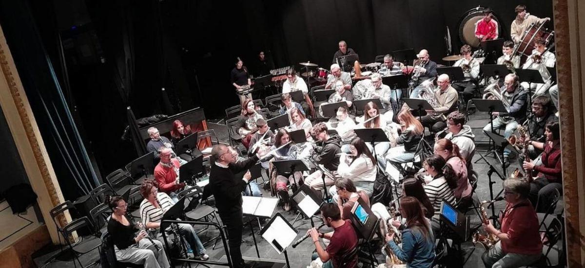 La historia de "La Lira" y un ensayo abierto, sobre el escenario | C. T.