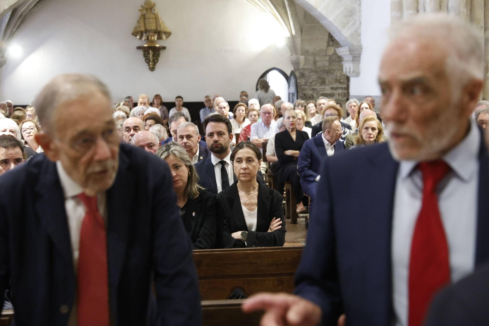 Las imágenes del funeral de Antonio Trevín en la basílica de Llanes.