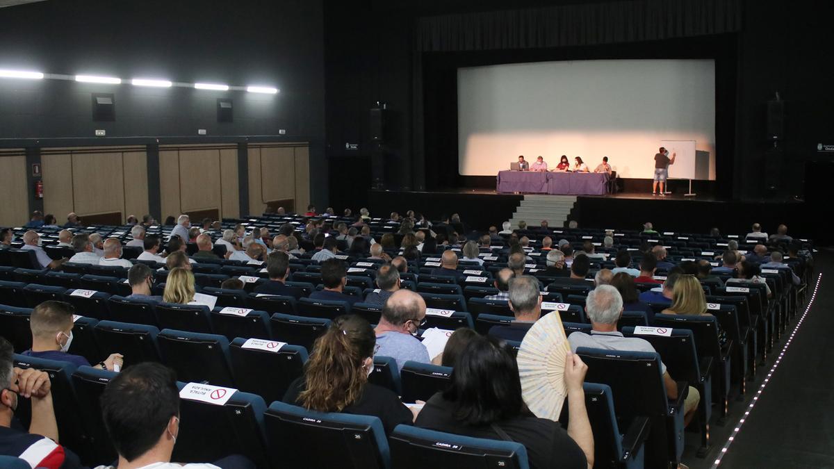 El Teatro Mónaco de Onda acogió el sorteo para conocer la ubicación de los cadafales para Fira.