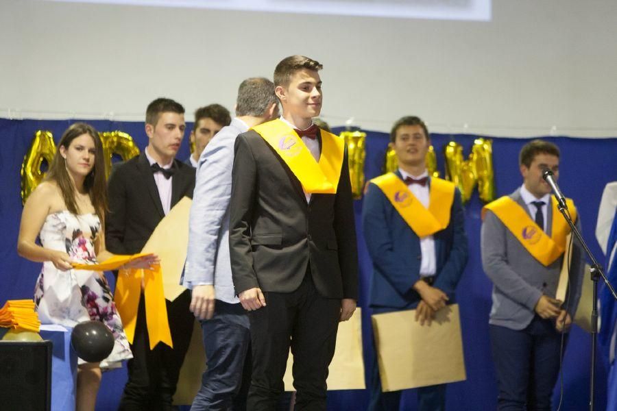 Graduación de alumnos en Poeta Claudio Rodríguez