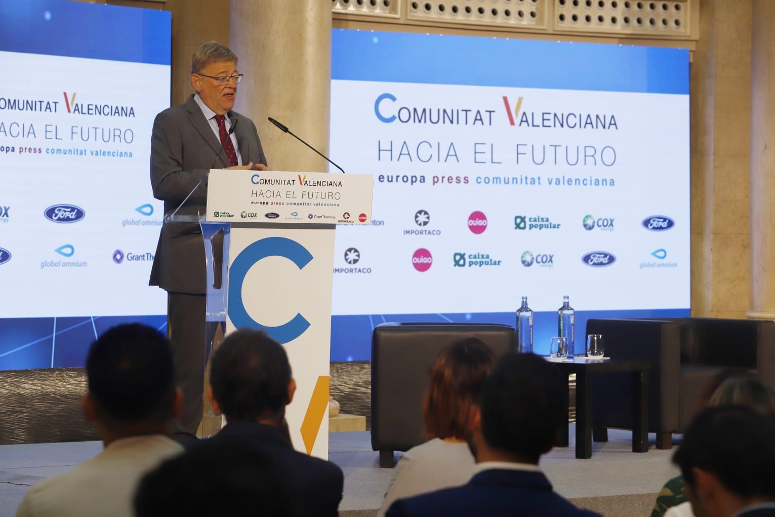 Ximo Puig inaugura la "Jornada Comunitat Valenciana hacia el futuro" en el Palacio de las Comunicaciones