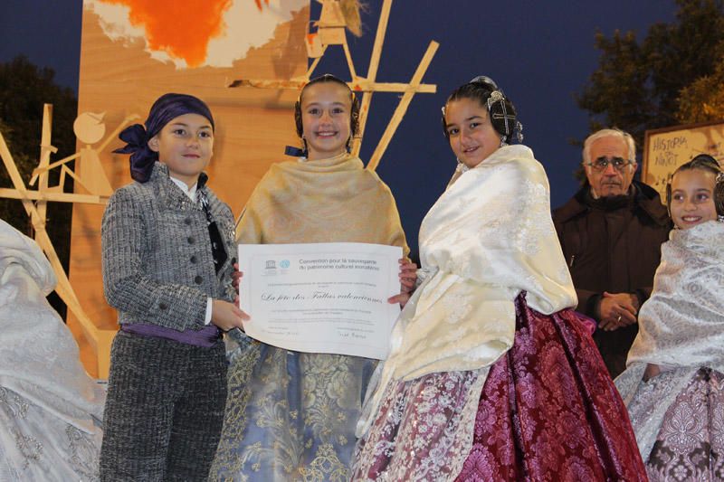 Entrega de los certificados de la Unesco a las Fallas infantiles