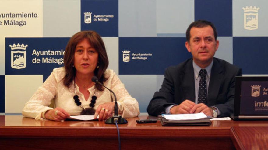 La edil Ana Navarro y el gerente del IMFE, Enrique Nadales.