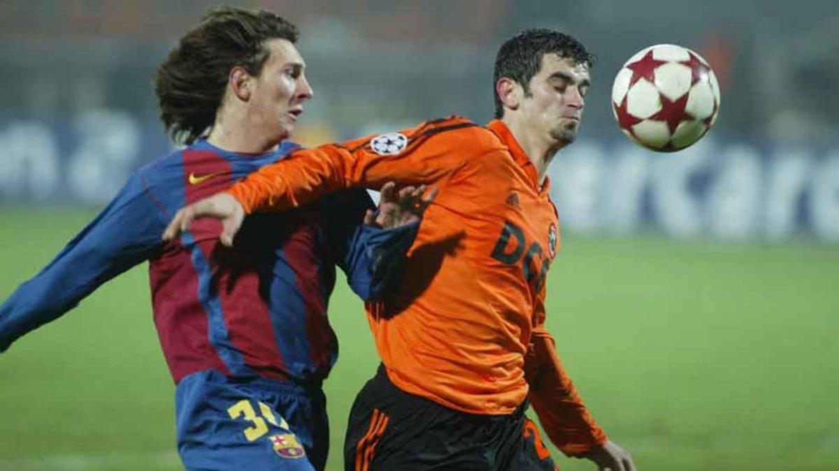 Messi, en una acción de su primera presentación en la Champions League, el 7 de diciembre de 2004 en un Shakhtar Donetsk-Barça (2-0)