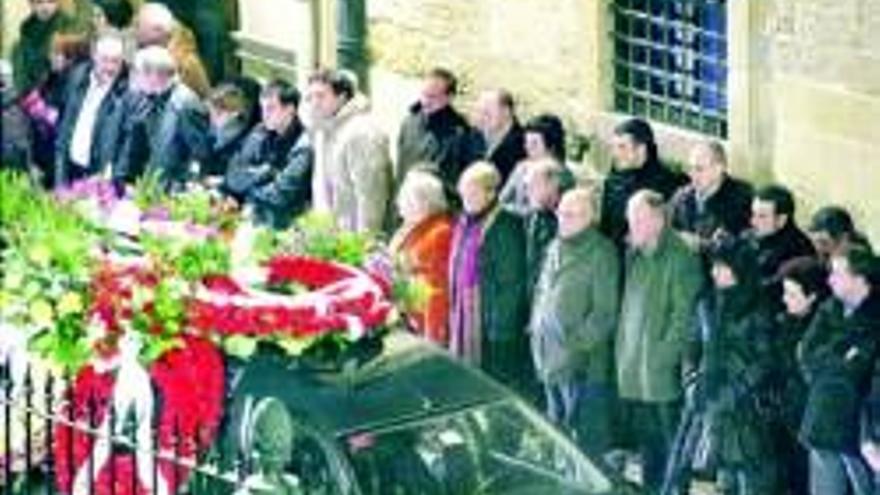 Multitudinaria manifestación contra ETA en el pueblo de Uria