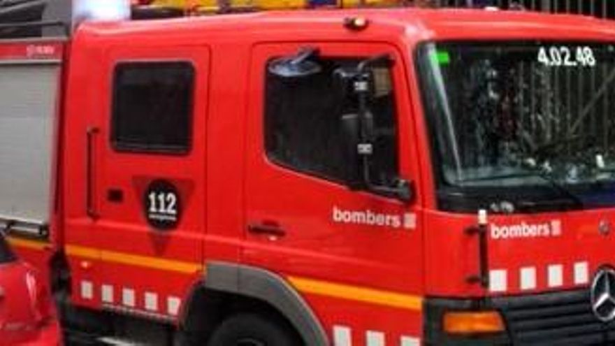 Cinc intoxicats per fum en un incendi als baixos d&#039;un edifici al centre d&#039;Olot