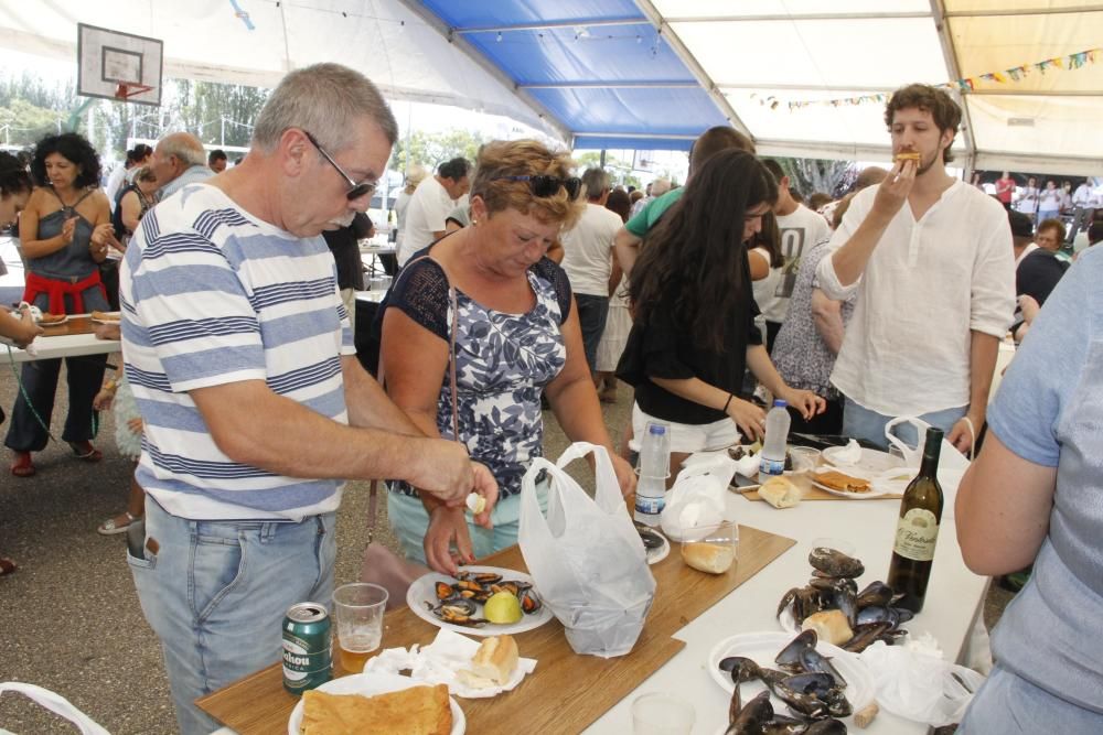 La Festa do Mexillón agota 5 toneladas de bivalvo y se convierte en un altavoz para exigir un auditorio