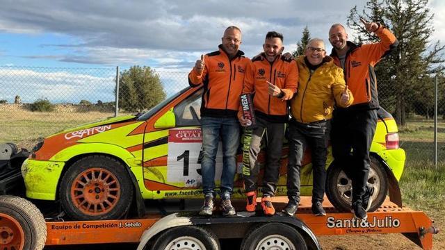 Sotelo, con su equipo técnico. | LOZ