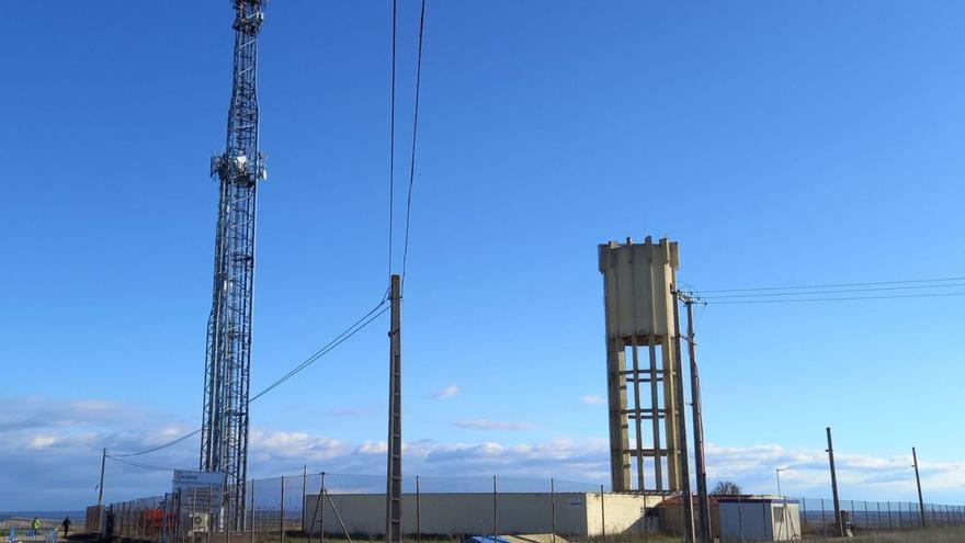 Depósito de agua ubicado en las eras de Santa Catalina en el que se ejecutarán mejoras. |