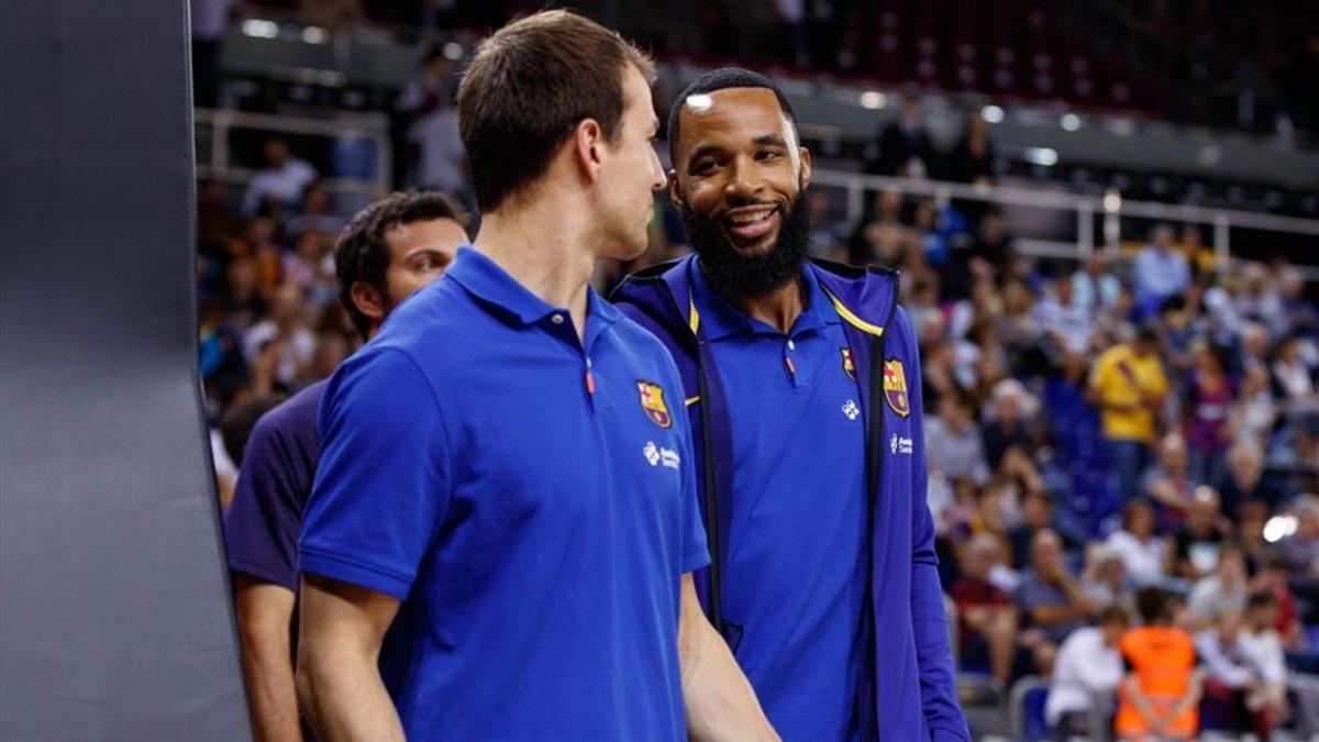 Kevin Pangos y Malcolm Delaney, antes de un partido en el Palau