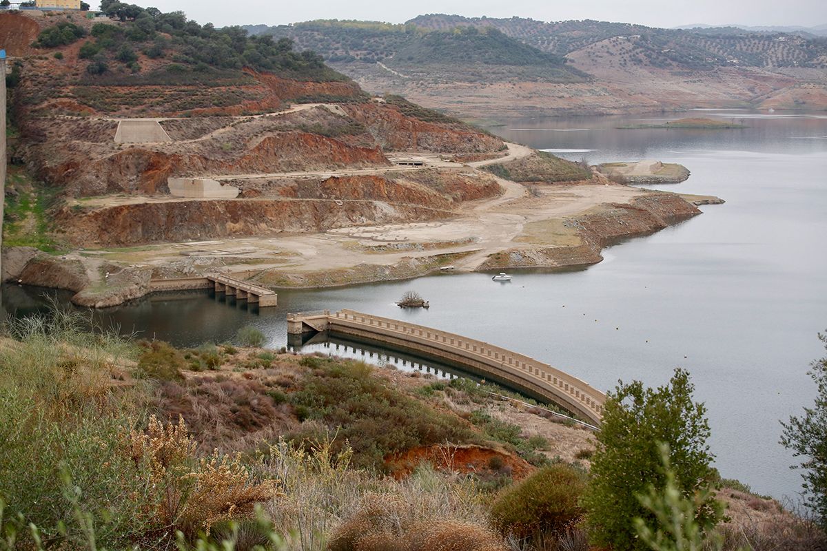 El pantano de La Breña bajo mínimos