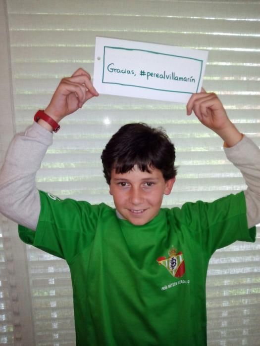És un gran aficionat a a l'Olot, el Betis i el Girona. Té 10 anys, viu a la capital de la Garrotxa i tot i ser invident segueix amb passió el futbol des de ben petit.