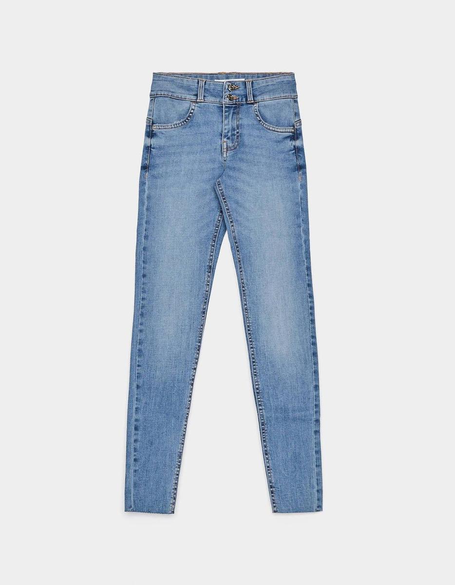 Jeans push up mid waist (Precio rebajado: 15,99 euros)