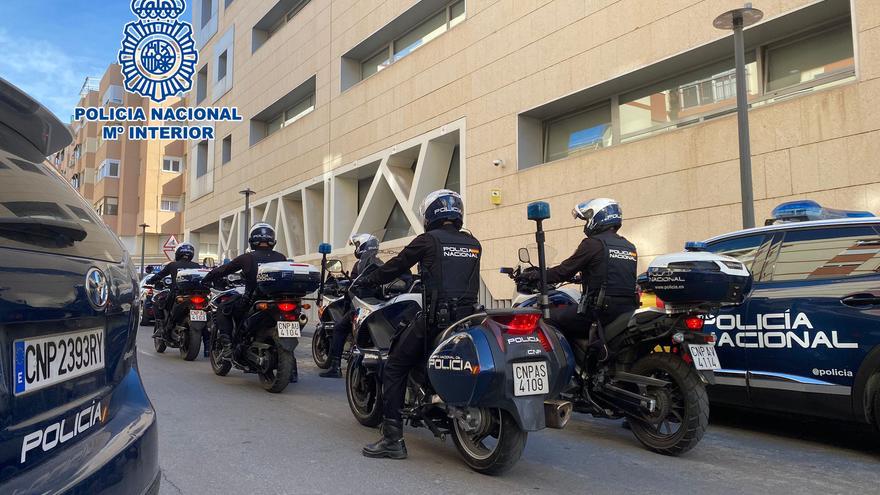 Dos detenidos tras ser sorprendidos robando en una casa de Alicante
