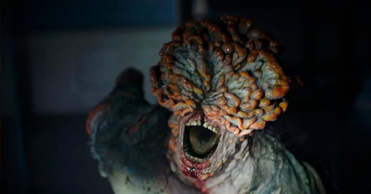 Una persona infectada por el hongo cordyceps en la serie de televisión The Last Of Us.