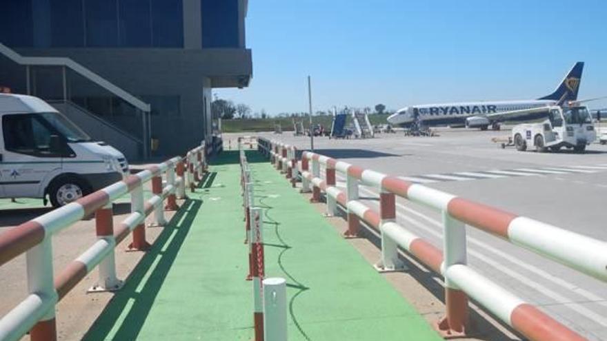 L&#039;aeroport remodela els vials de vianants