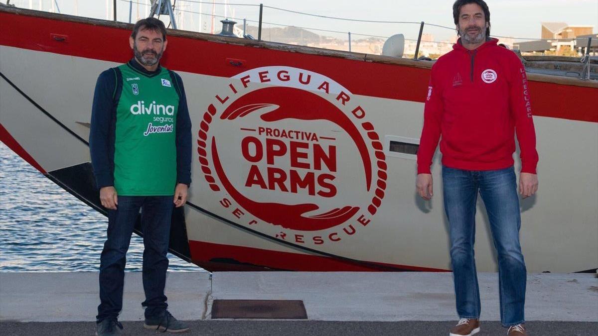 Òscar Camps, responsable de Proactiva Open Arms, y Villacampa.