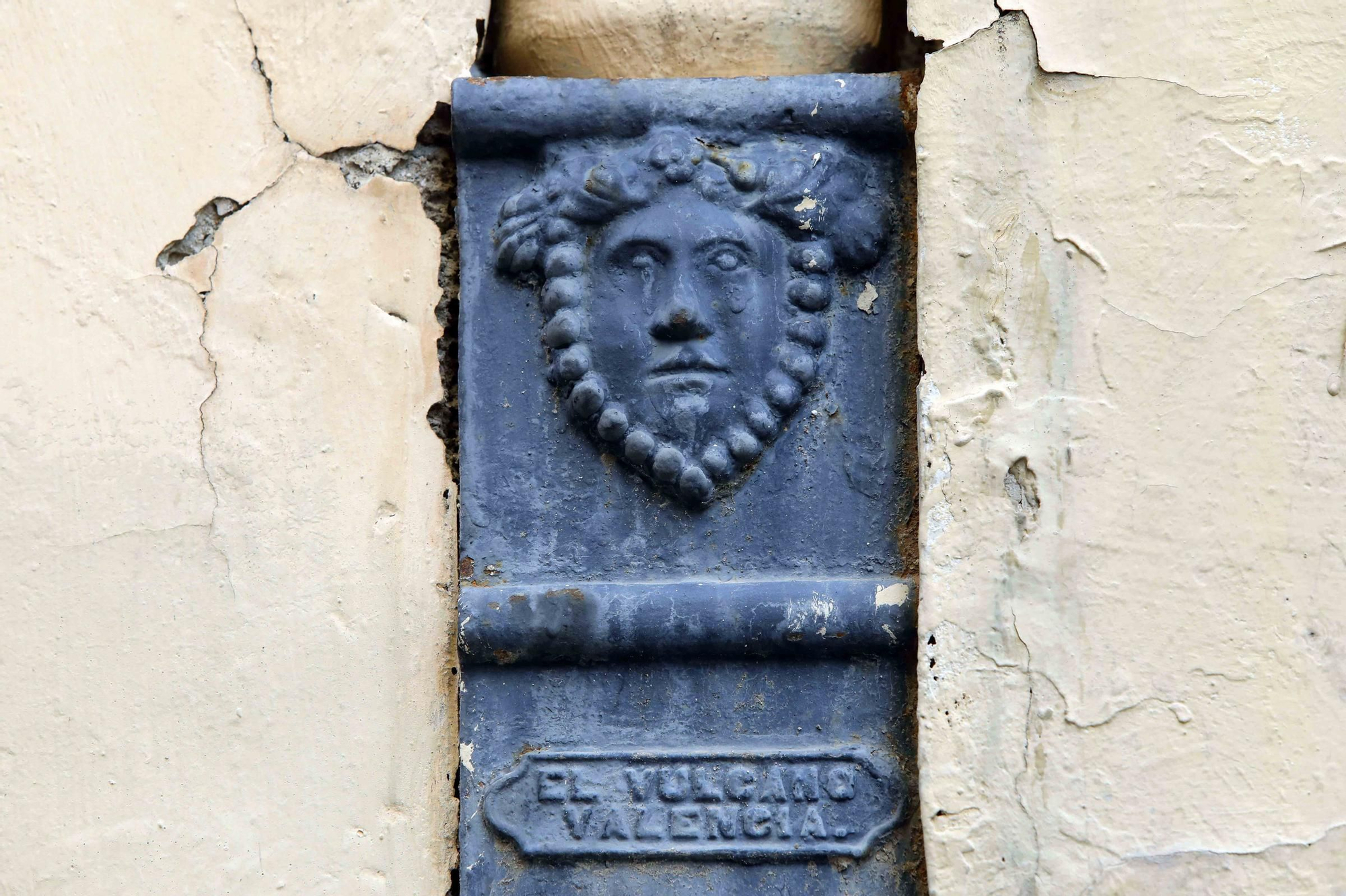 Descubre las "Caras del agua" en las fachadas del centro histórico de València