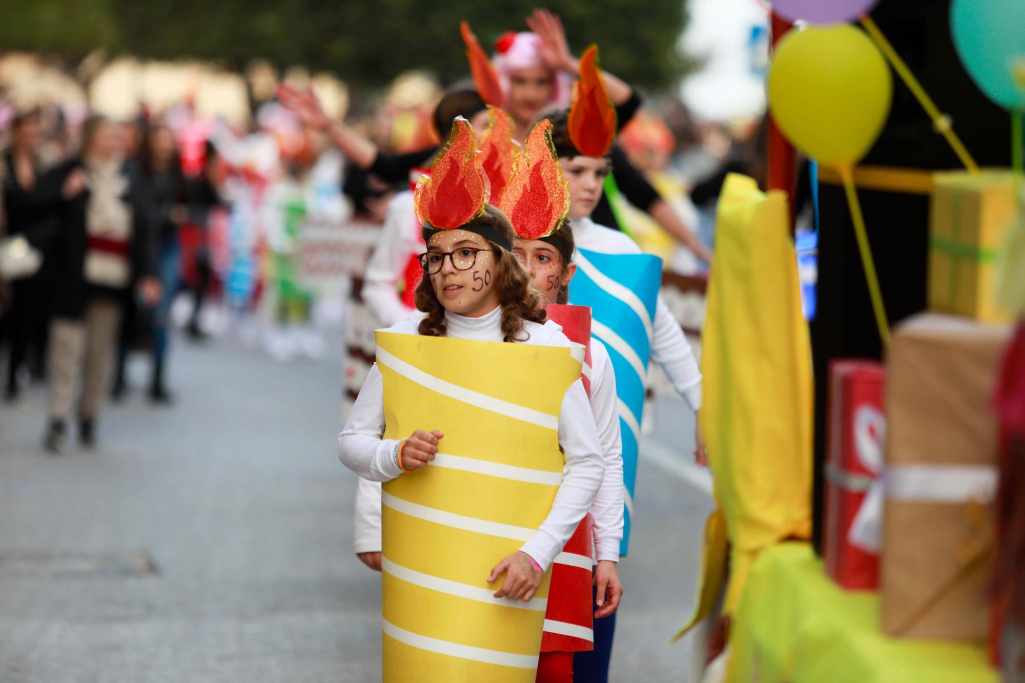 Todas las imágenes de la rúa de carnaval 2023 en Santa Eulària