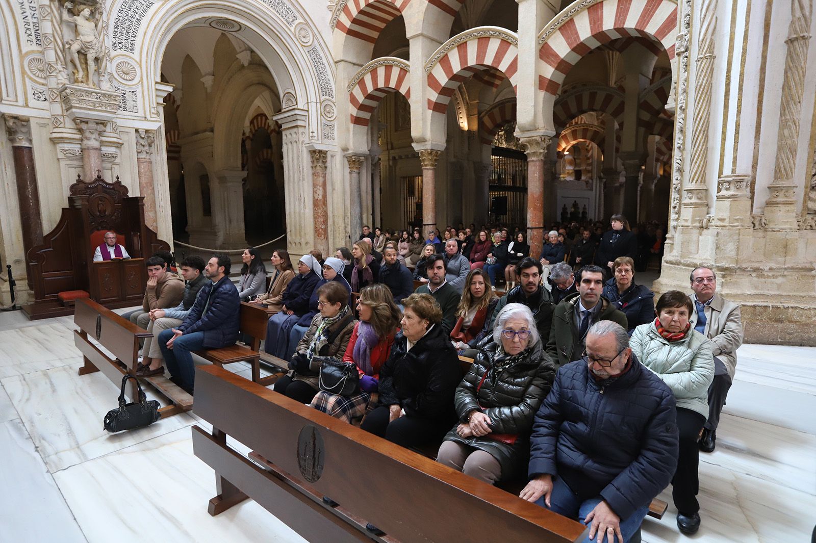 El obispo de Córdoba pide por la paz en la misa de la Navidad