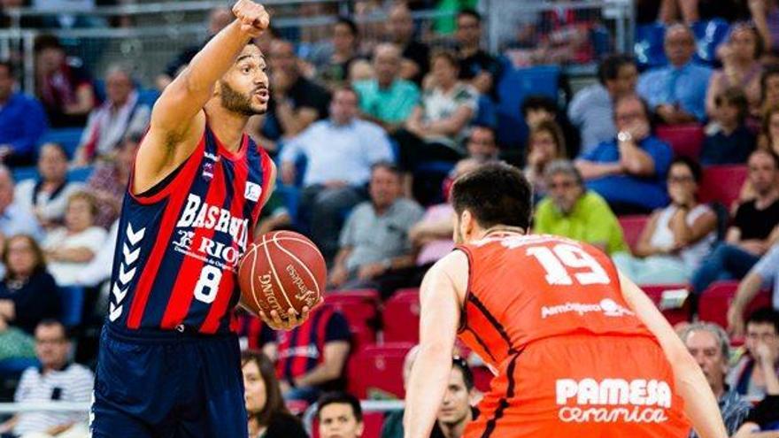 Adam Hanga assenyala una jugada defensat per San Emeterio