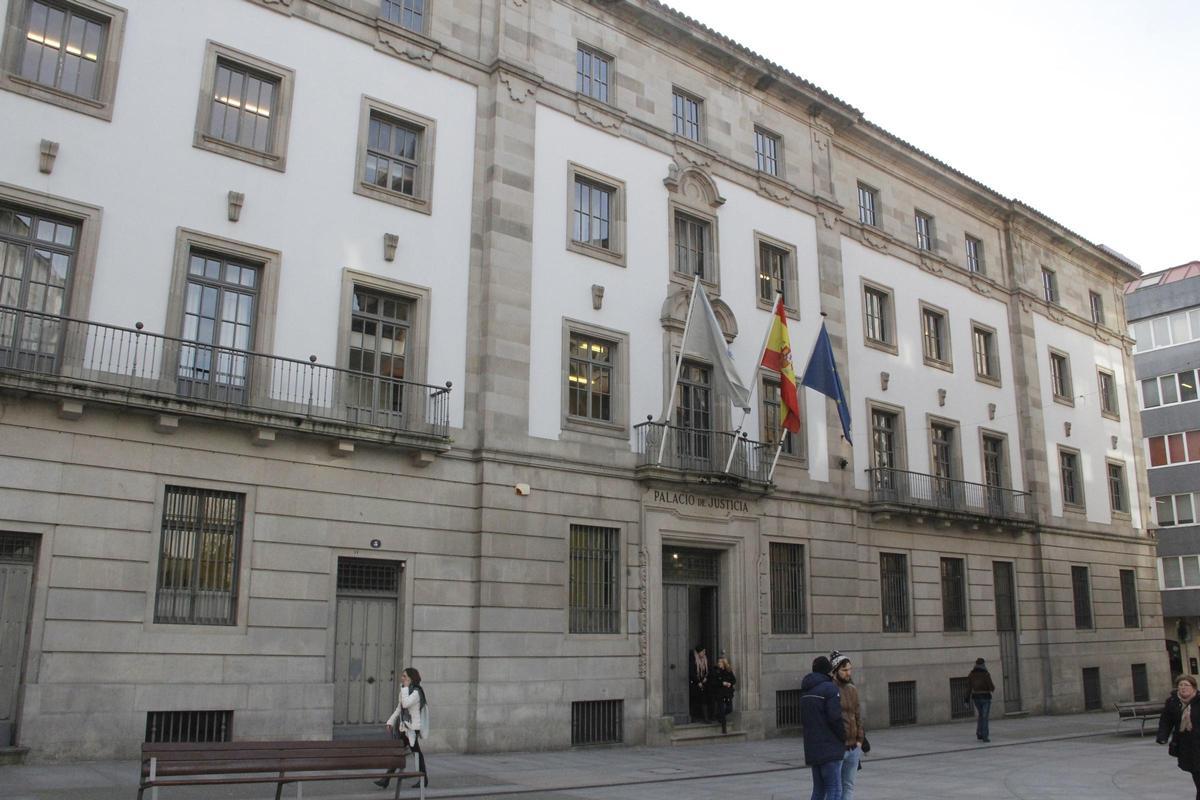 Fachada de la Audiencia de Pontevedra.