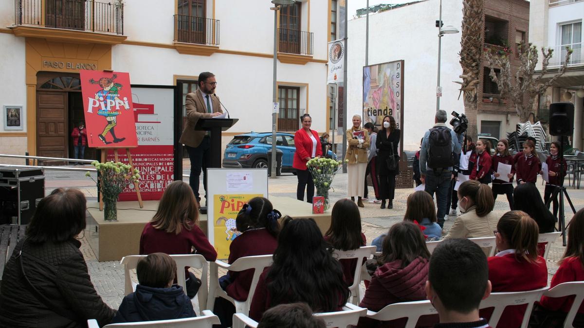 Diego José Mateos en una lectura pública con motivo del ‘Día del libro’.