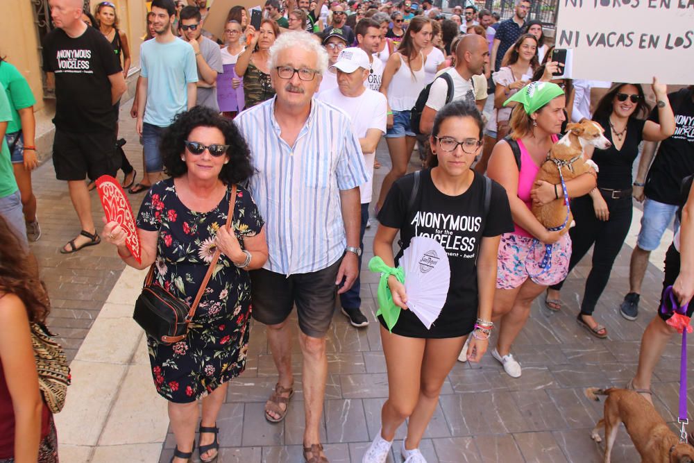 Centenares de personas se unen en Málaga contra la tauromaquia