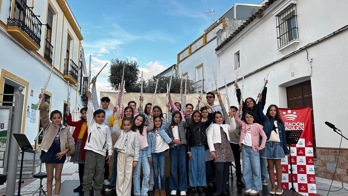 Alumnado de flauta travesera de la escuela de música de Monesterio