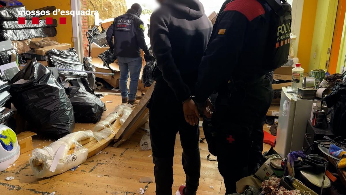 Los Mossos desmantelan una organización especializada en robos con fuerza de motos en aparcamientos comunitarios