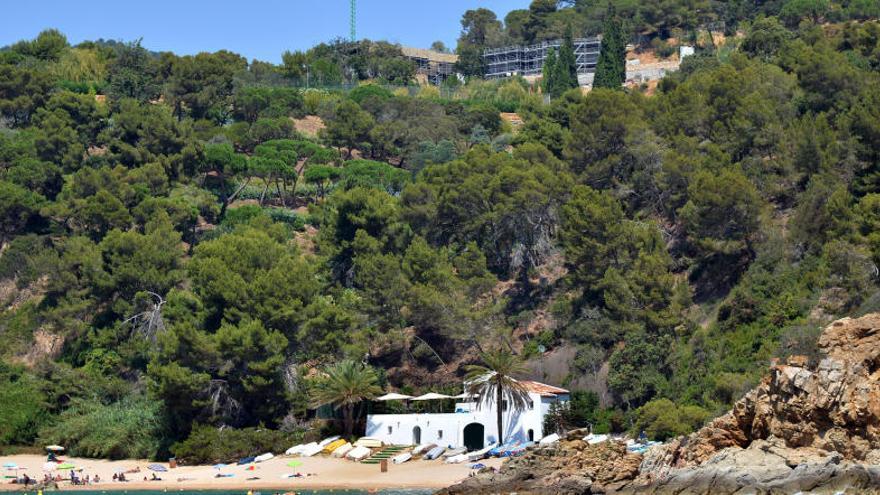 En una imatge d&#039;arxiu, la platja de Canyelles, sota la finca de Can Juncadella · Diari de Girona