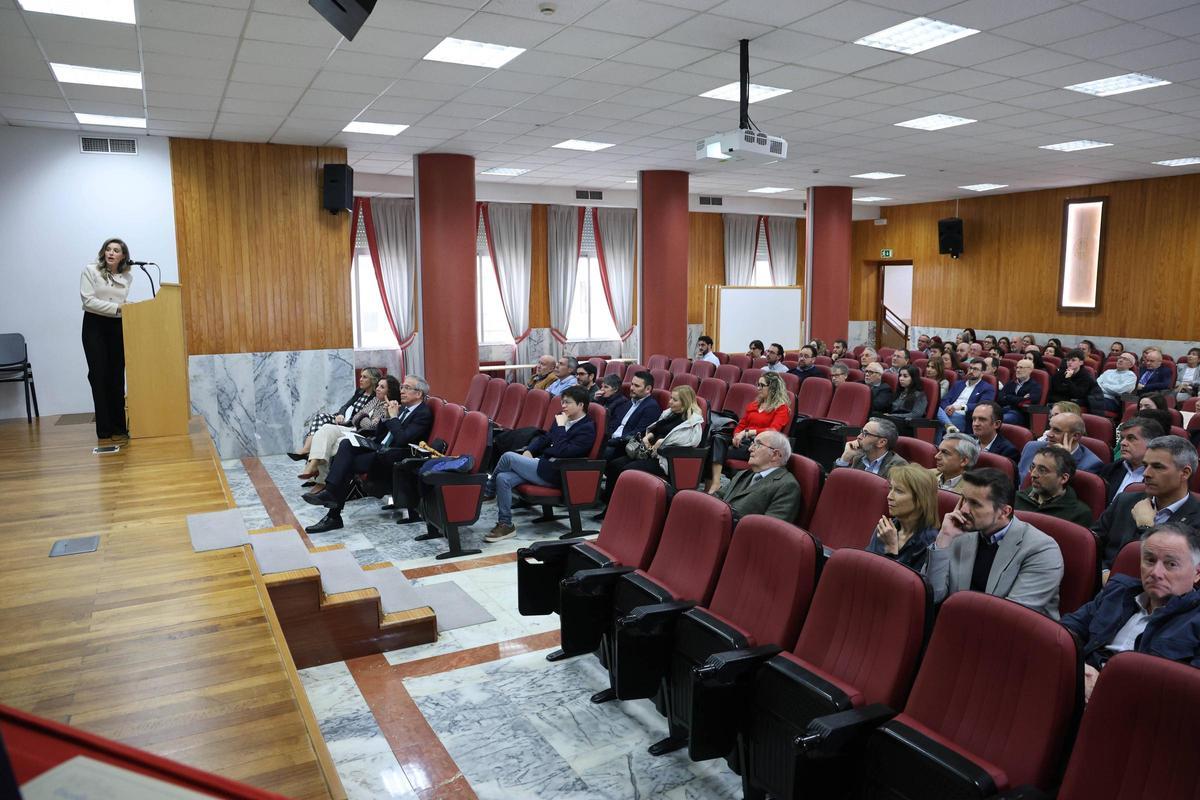 Olalla Cuiña, exalumna de la escuela, durante su charla.