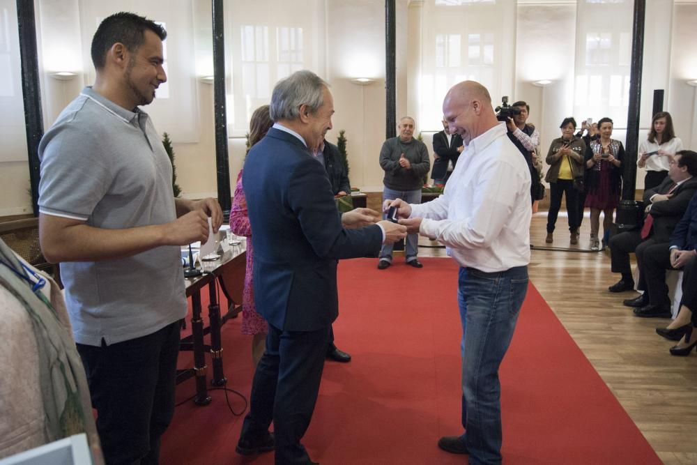 Homenaje a 47 funcionarios del Ayuntamiento de Oviedo