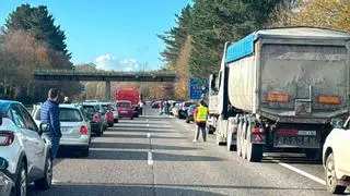 Dos heridos, uno de ellos grave, al chocar tres vehículos en la Autovía de Villaviciosa, poco antes de Pola de Siero