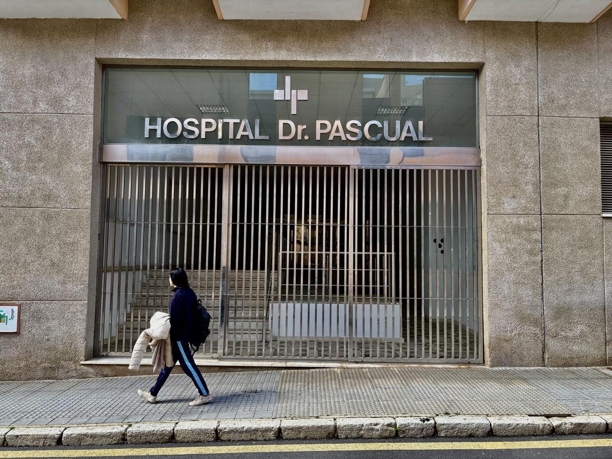 Fachada principal del antiguo Hospital Militar Pascual, cerrado desde hace varios años.