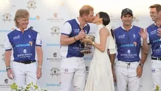 Lo que esconde el ¿insulso? beso del príncipe Harry y Meghan Markle