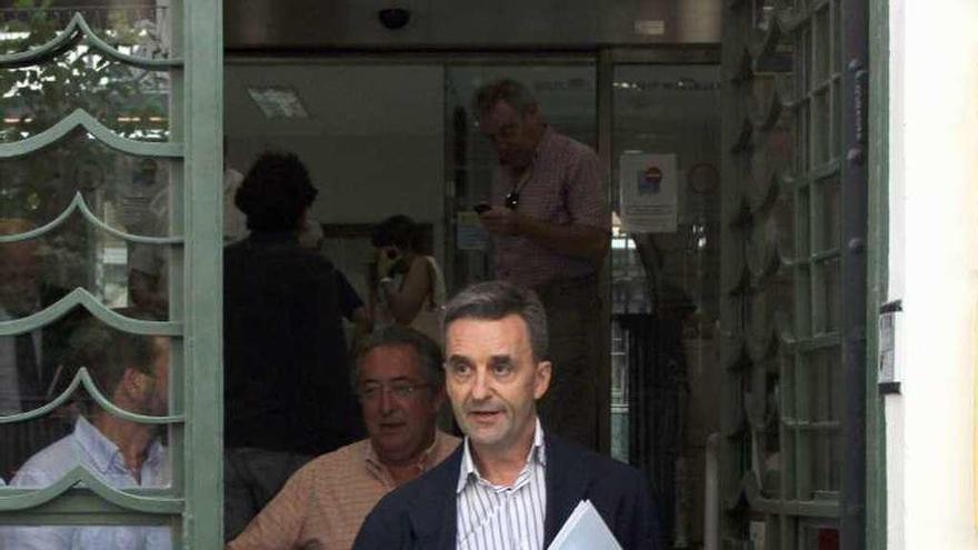 Ángel Jesús González, ayer, a la salida de la reunión en la CHD.