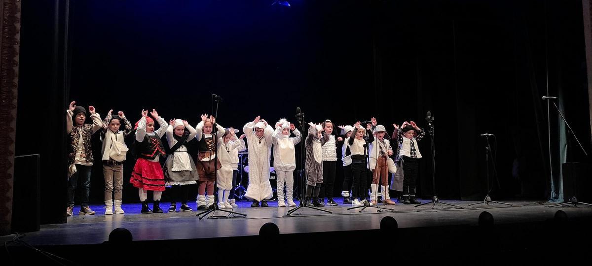 GALERÍA | El Festival de Navidad de los colegios y la Escuela de Música de Toro, en imágenes