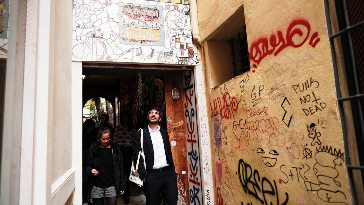 Urtasun visita la Casa Invisible