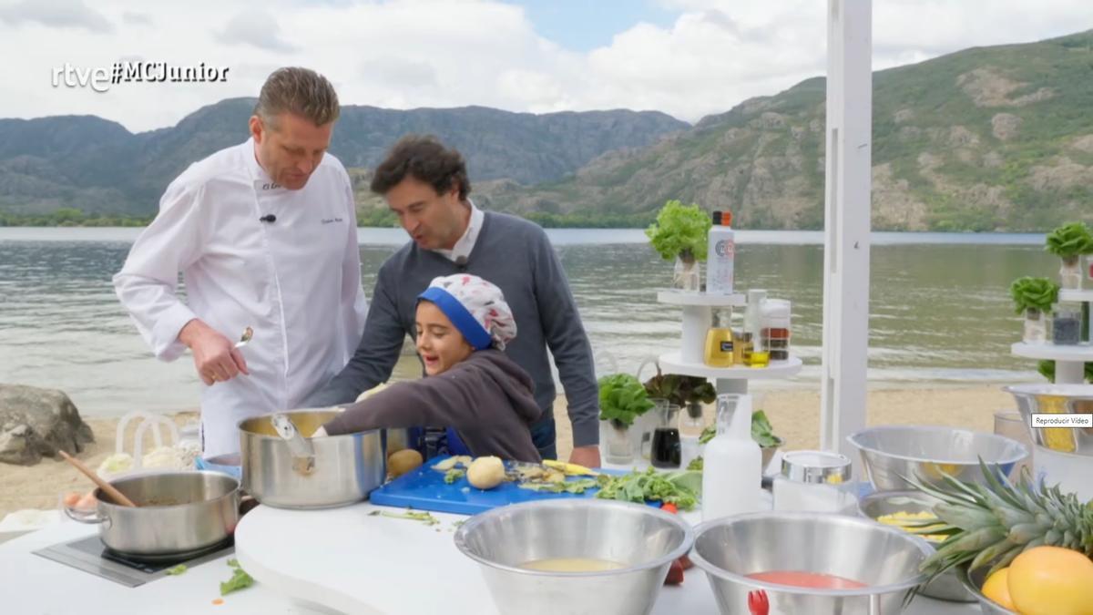 Pedro Mario Pérez de El Ermitaño de Benavente durante el programa de Masterchef Junior grabado en Sanabria.