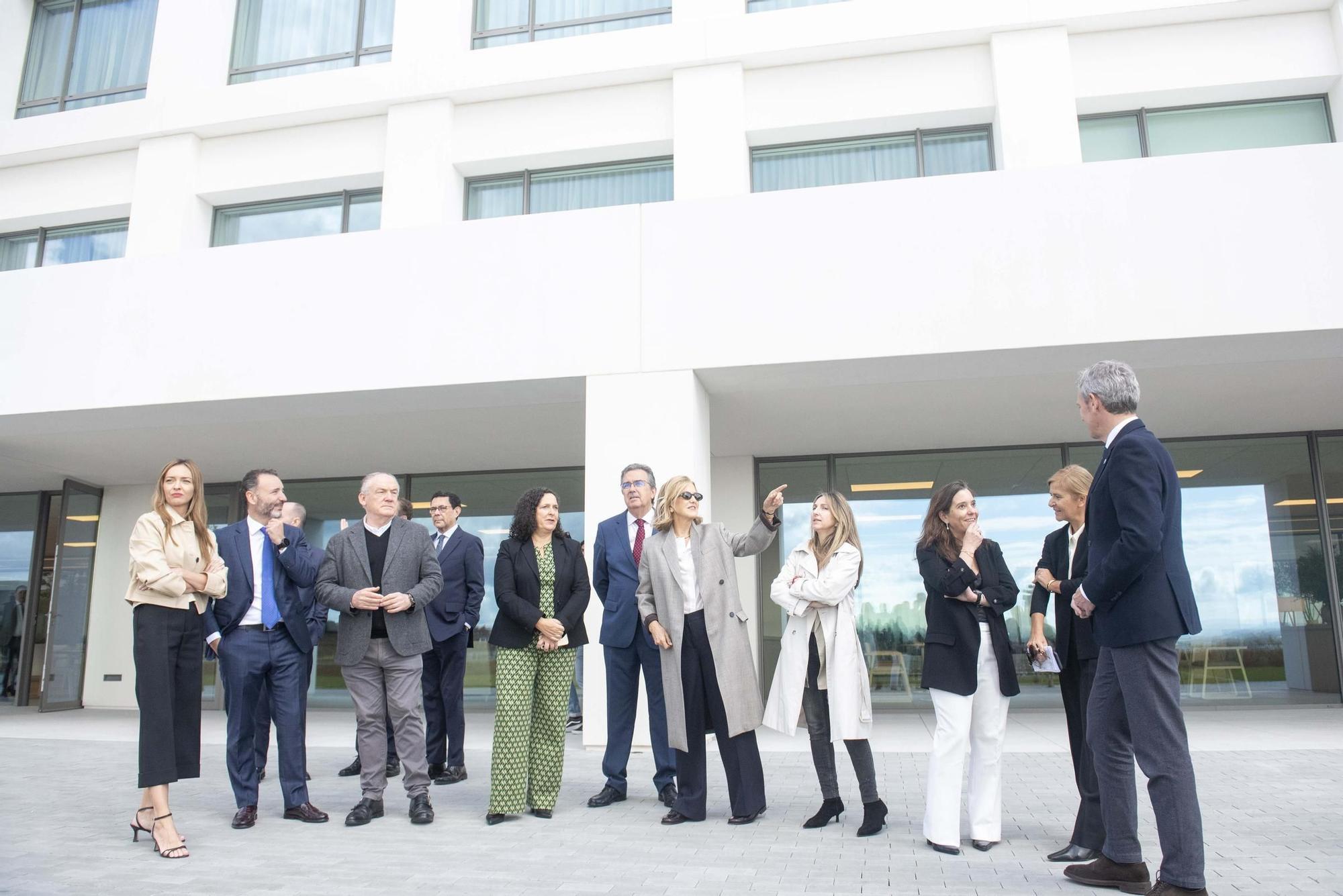 Visita a la nueva residencia de mayores de Eirís financiada por la Fundación Amancio Ortega