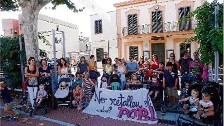 Sant Gregori Pares i mares protesten pels reajustaments de l&#039;escola bressol