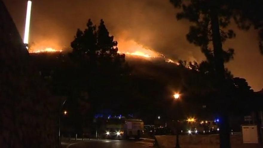 Evacuado el casco urbano de Valleseco por el incendio forestal en Gran Canaria