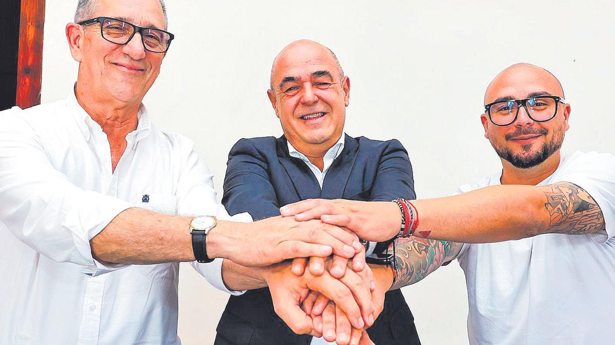 Francisco González (UGT), José María Mañaricúa (Feht) y Borja Suárez (CCOO).