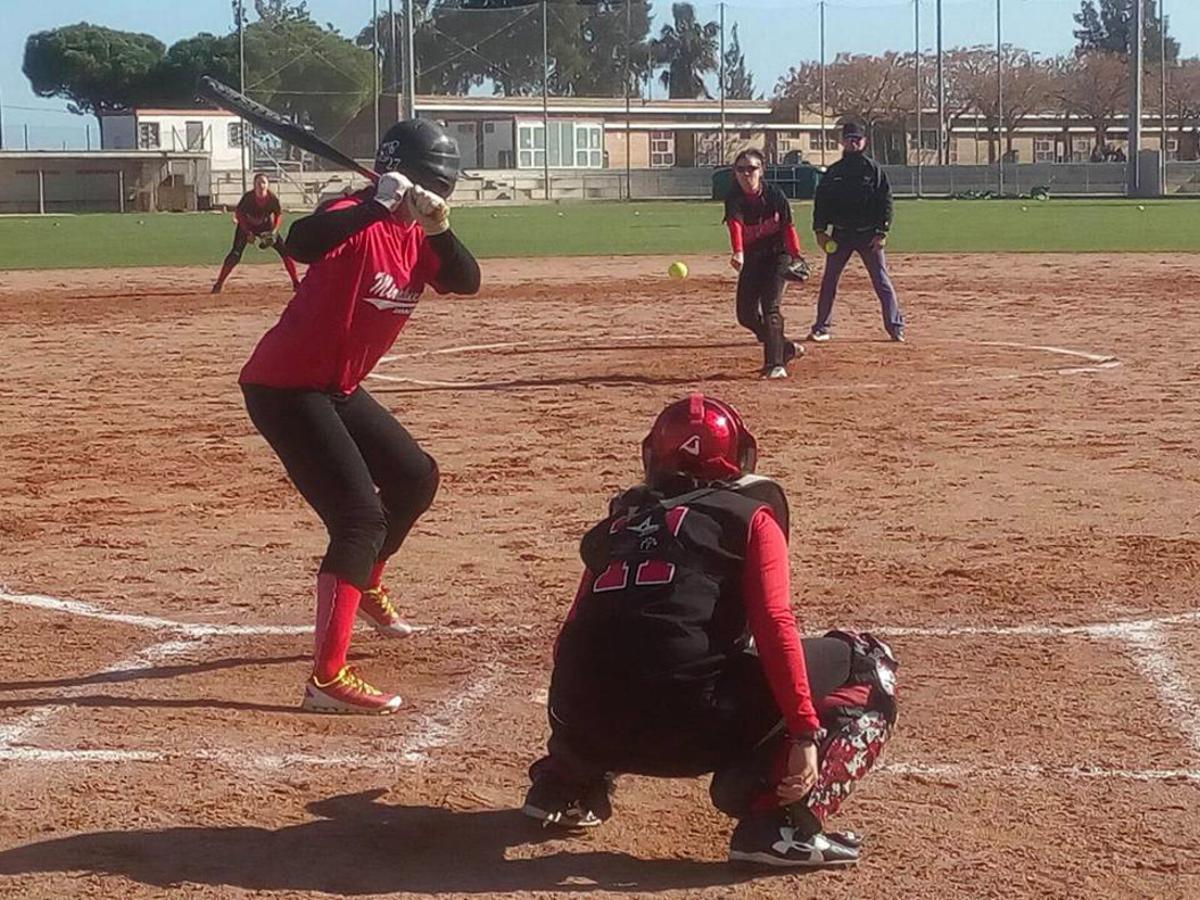 Jugadores de softball a Gavà. 