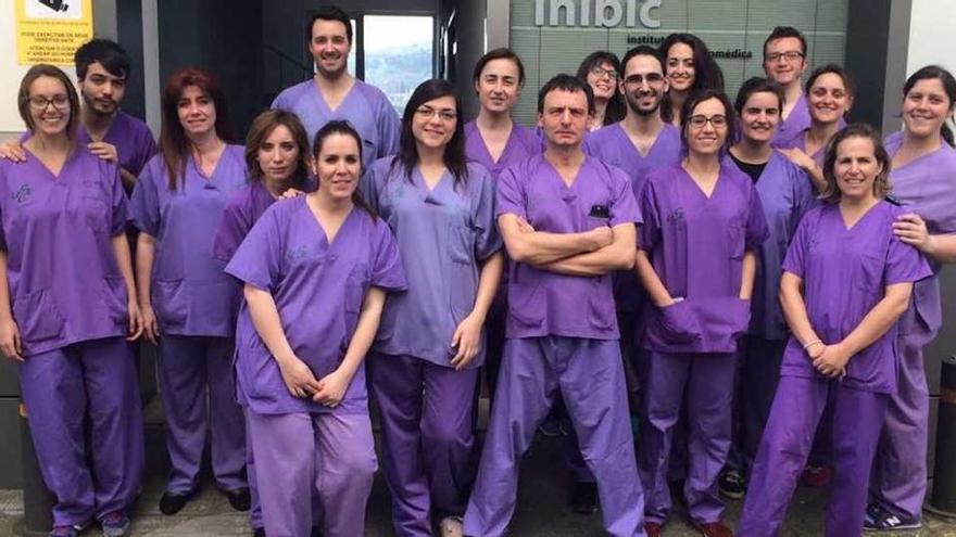 Médicos residentes asistentes al curso sobre suturas laparoscópicas que impartió el Chop.