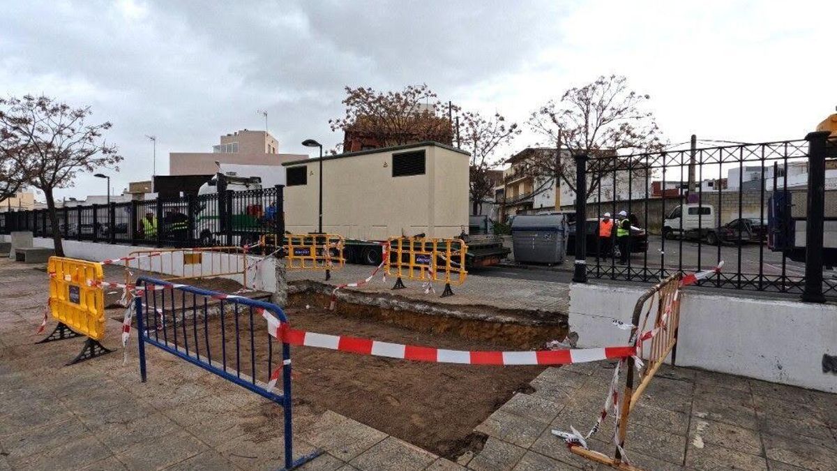 Imagen de archivo de la instalación de un transformador eléctrico en Torreblanca.