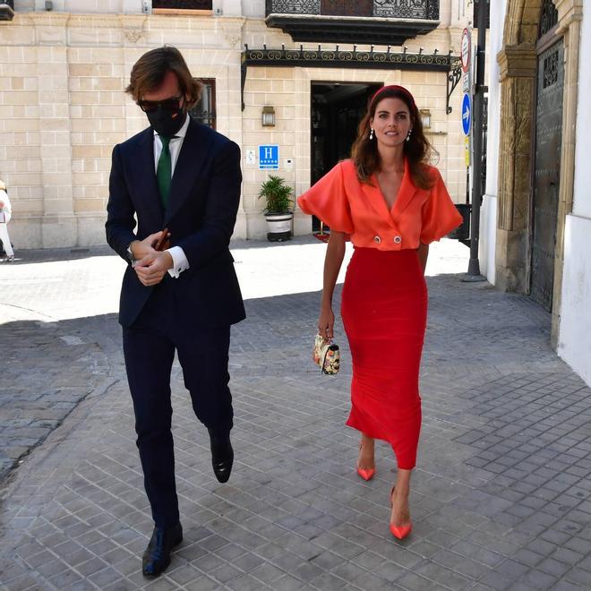 Amaia Salamanca con un conjunto en en rojo y naranja de Redondo Brand
