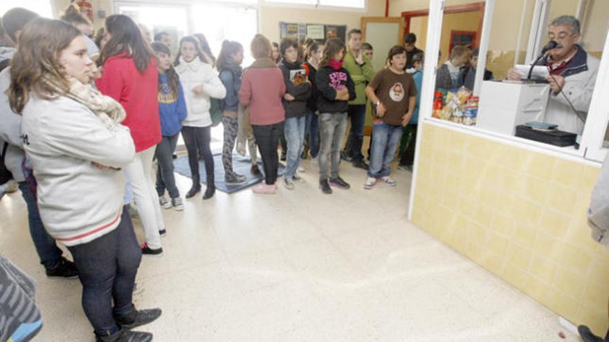 Lectura del manifiesto en el instituto Sa Blanca Dona ayer por la mañana.